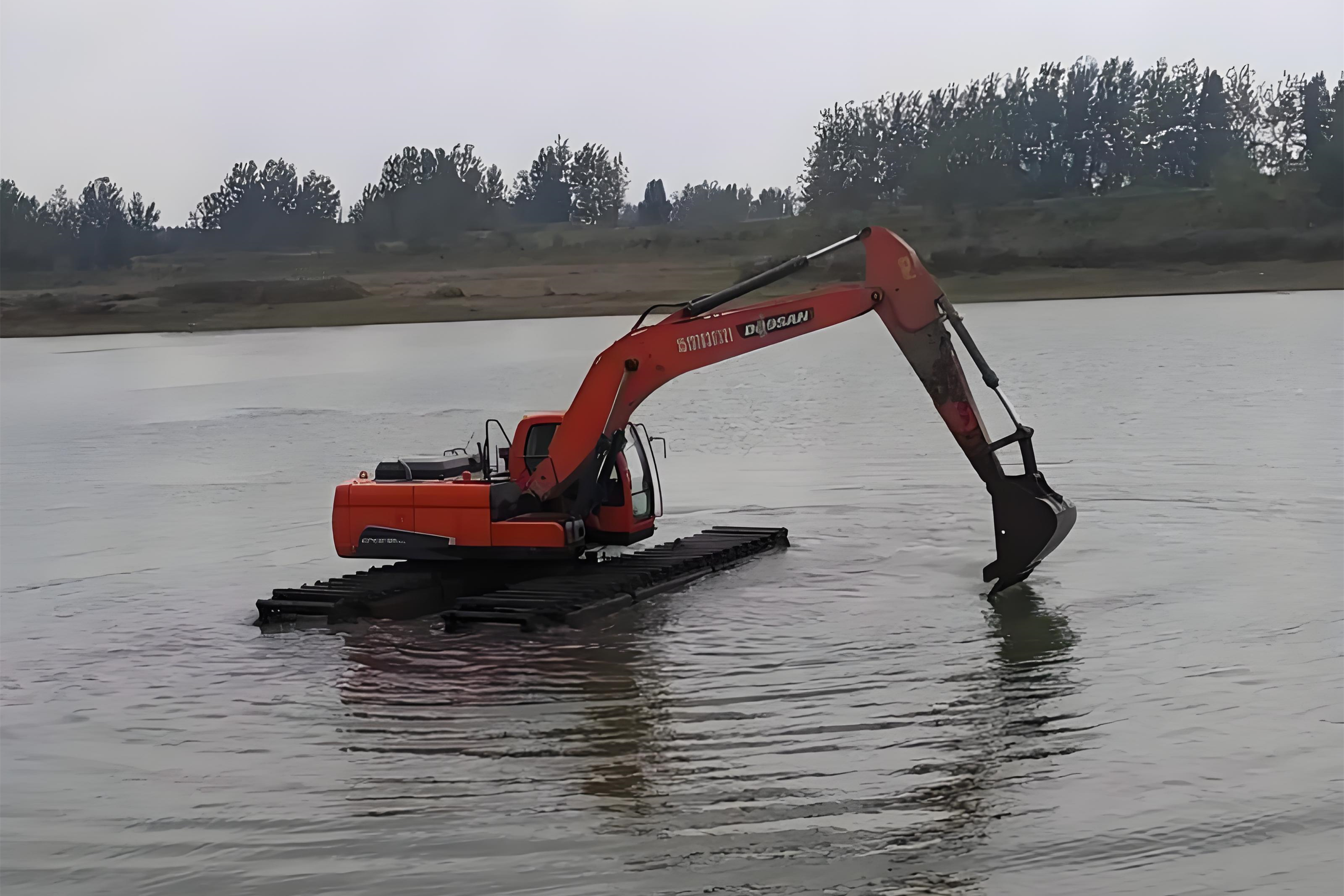 南昌水挖清淤團隊泓樺錦嘉-大面積沼澤地清淤總價一般什么范圍？