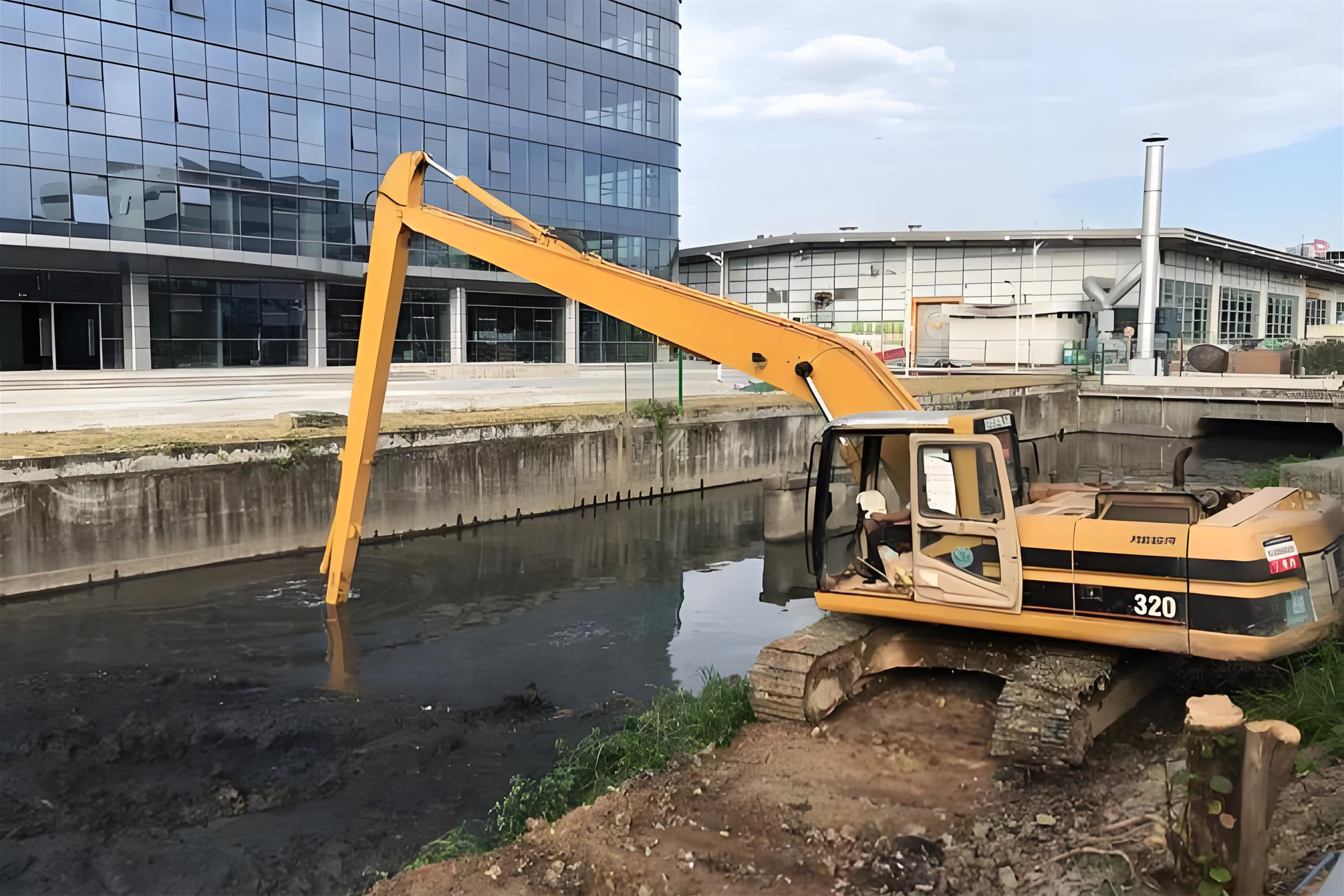 北京豐臺區(qū)水上挖機(jī)清淤隊(duì)-沼澤地清淤后土壤如何處理？